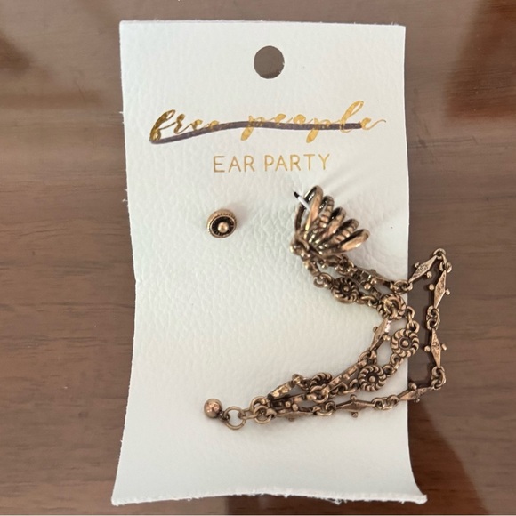 NWT FREE PEOPLE Ear Party Ear Cuff Earrings Gold Tone Flowers Boho Chic Costume - Picture 1 of 1